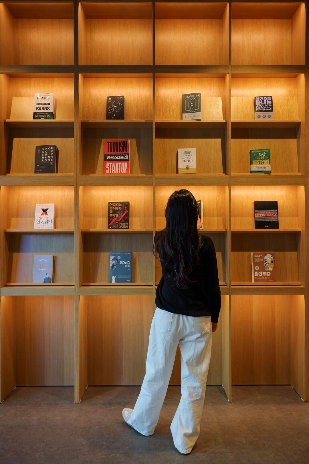 Vista Lobby Workers Hotel Daejeon by Anook