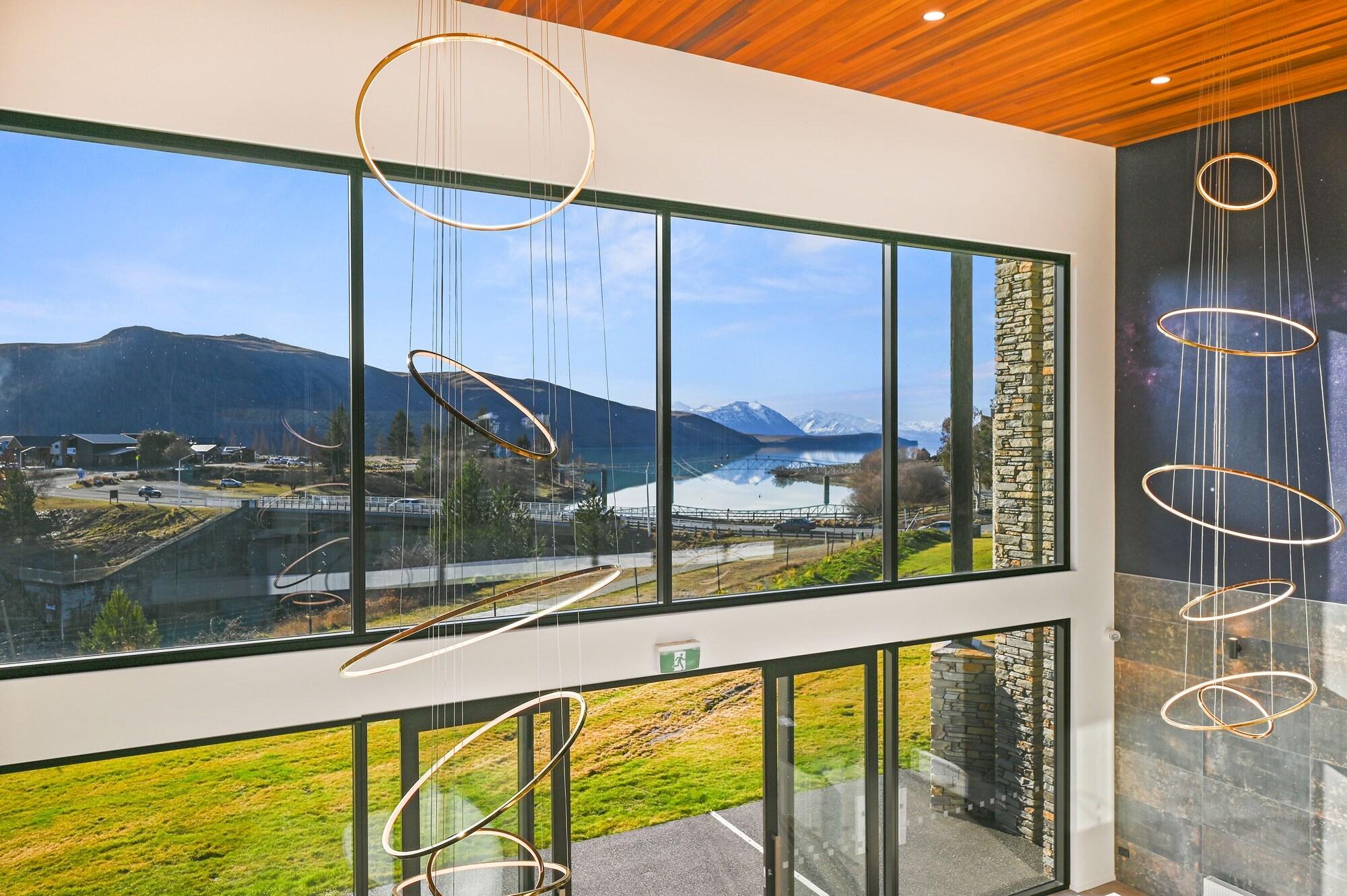 Vista Lobby Grand Suites Lake Tekapo