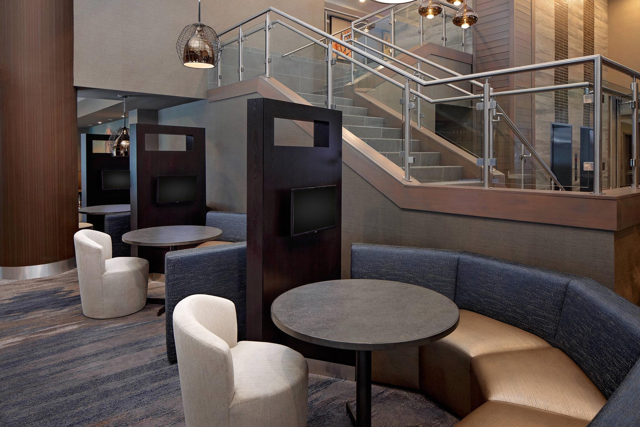 Vista Lobby Courtyard by Marriott Dallas Downtown/Reunion District