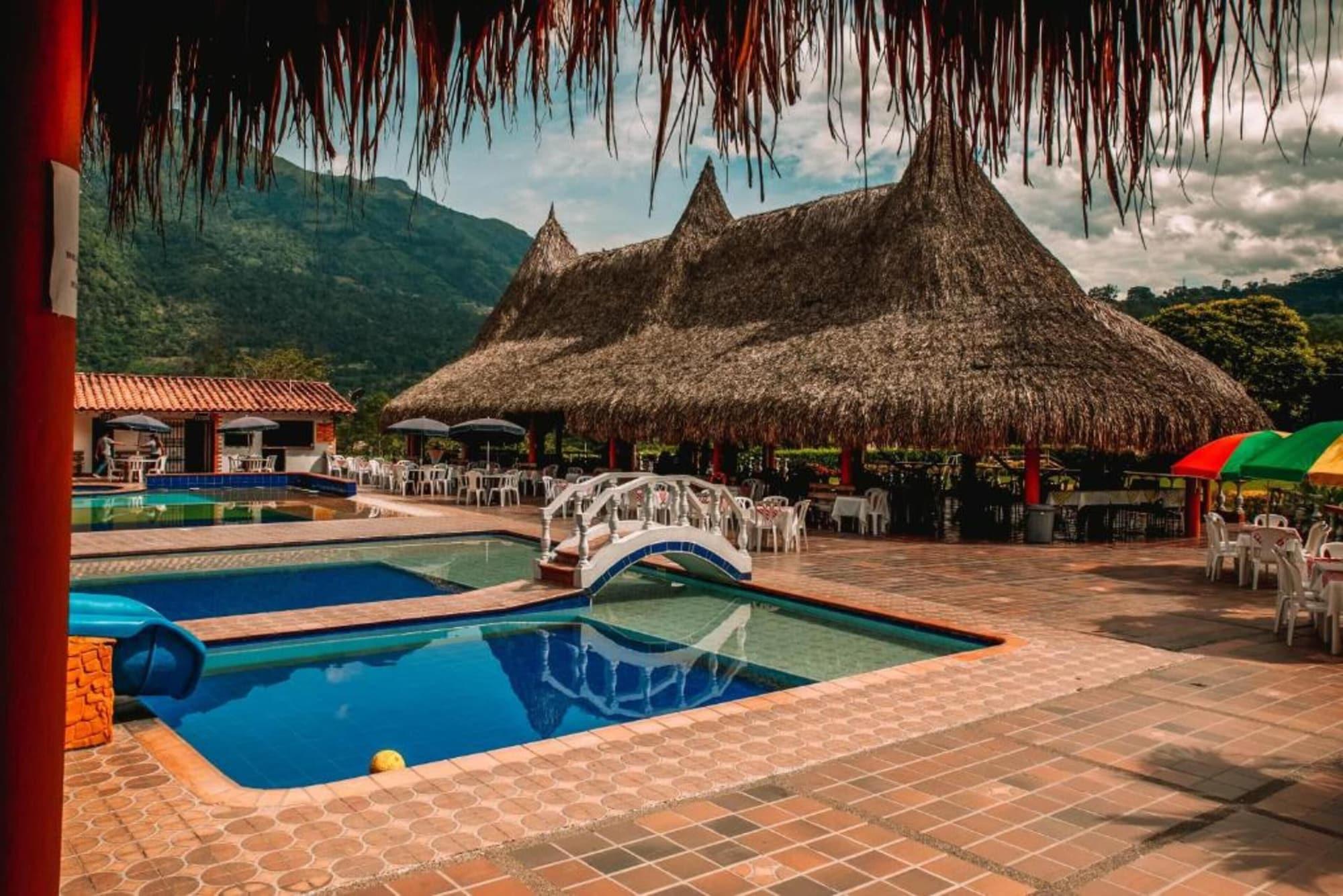 Vista Piscina Hotel Hacienda La Bonita