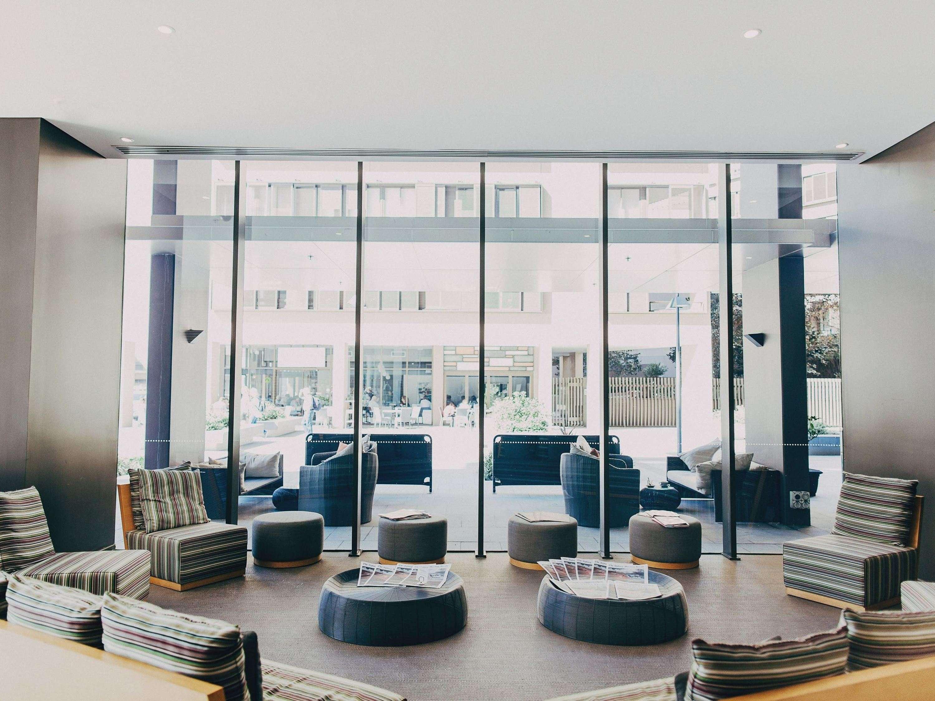 Vista Lobby Novotel Newcastle Beach