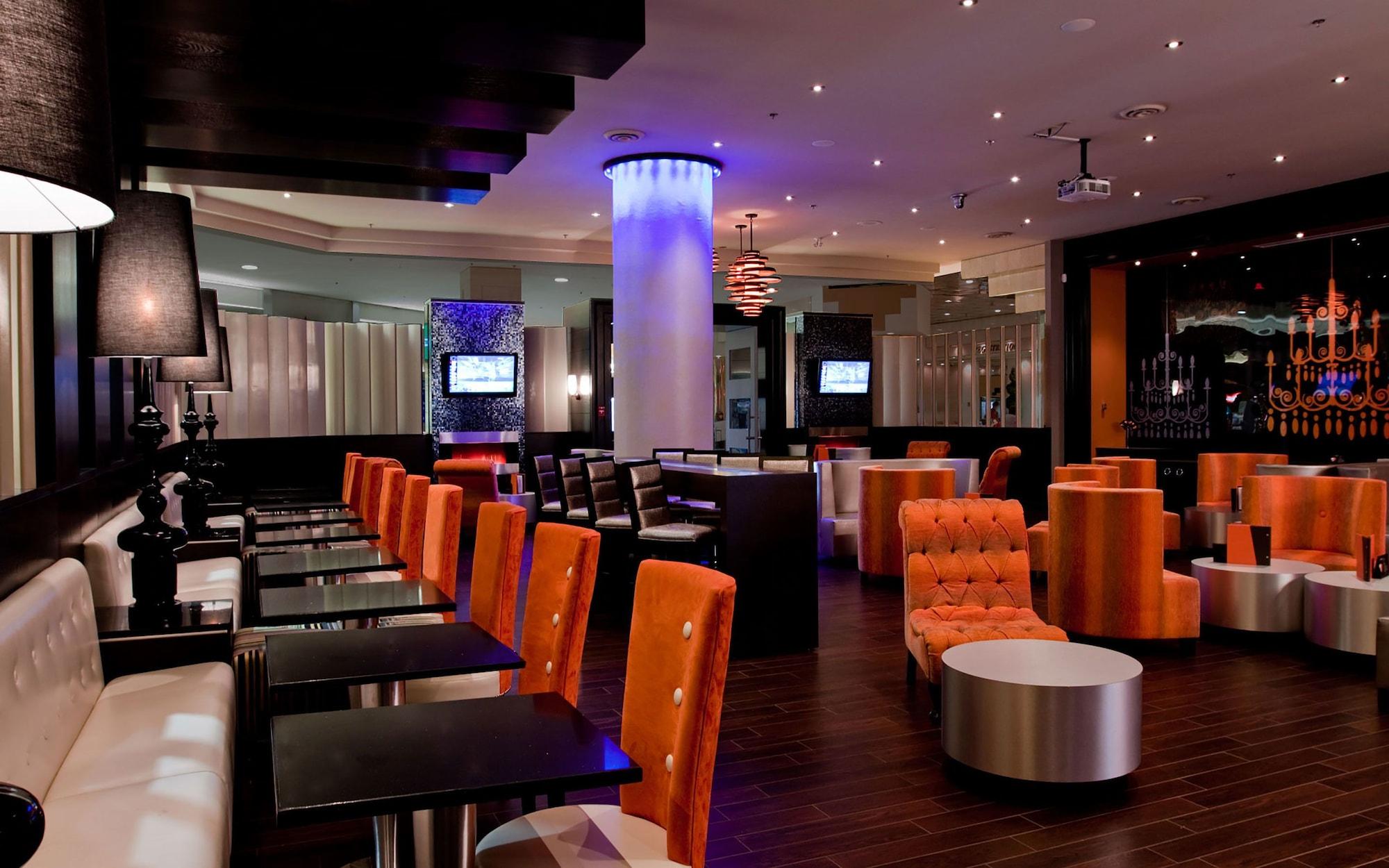 Bar/Salón Fantasyland Hotel