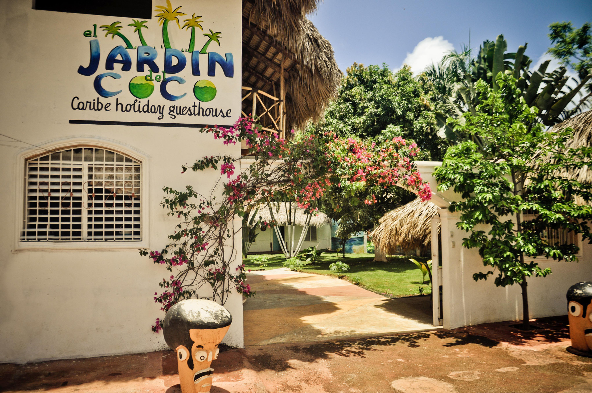 Vista Exterior El Jardin del Coco