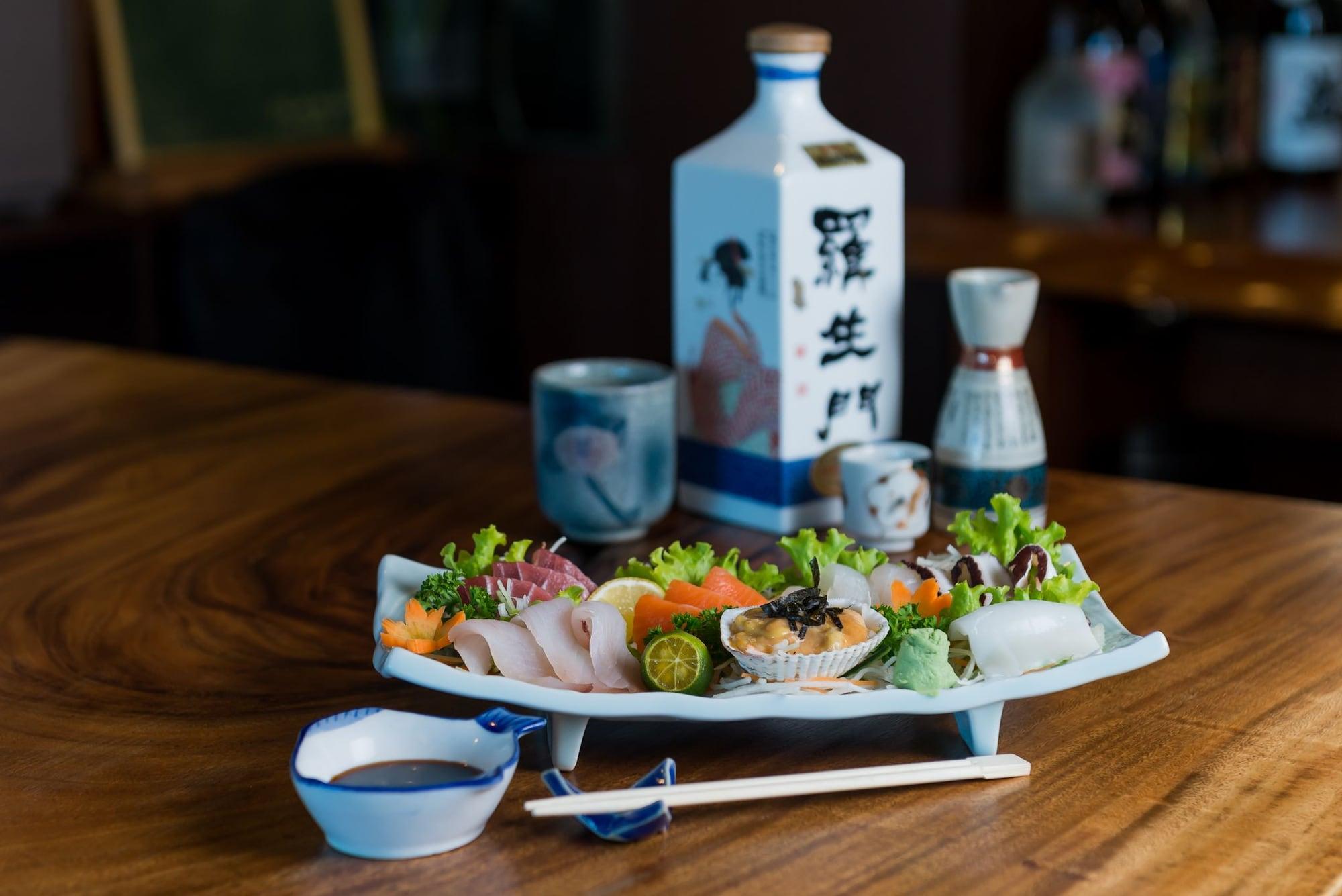 Restaurant Microtel by Wyndham South Forbes near Nuvali