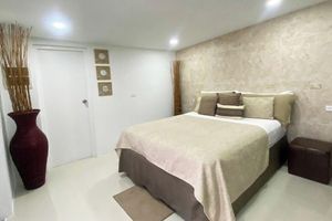 Alquiler Vacacional - Stunning Palm Beach Pool View Suite Next to the Beach and Marriott Hotel