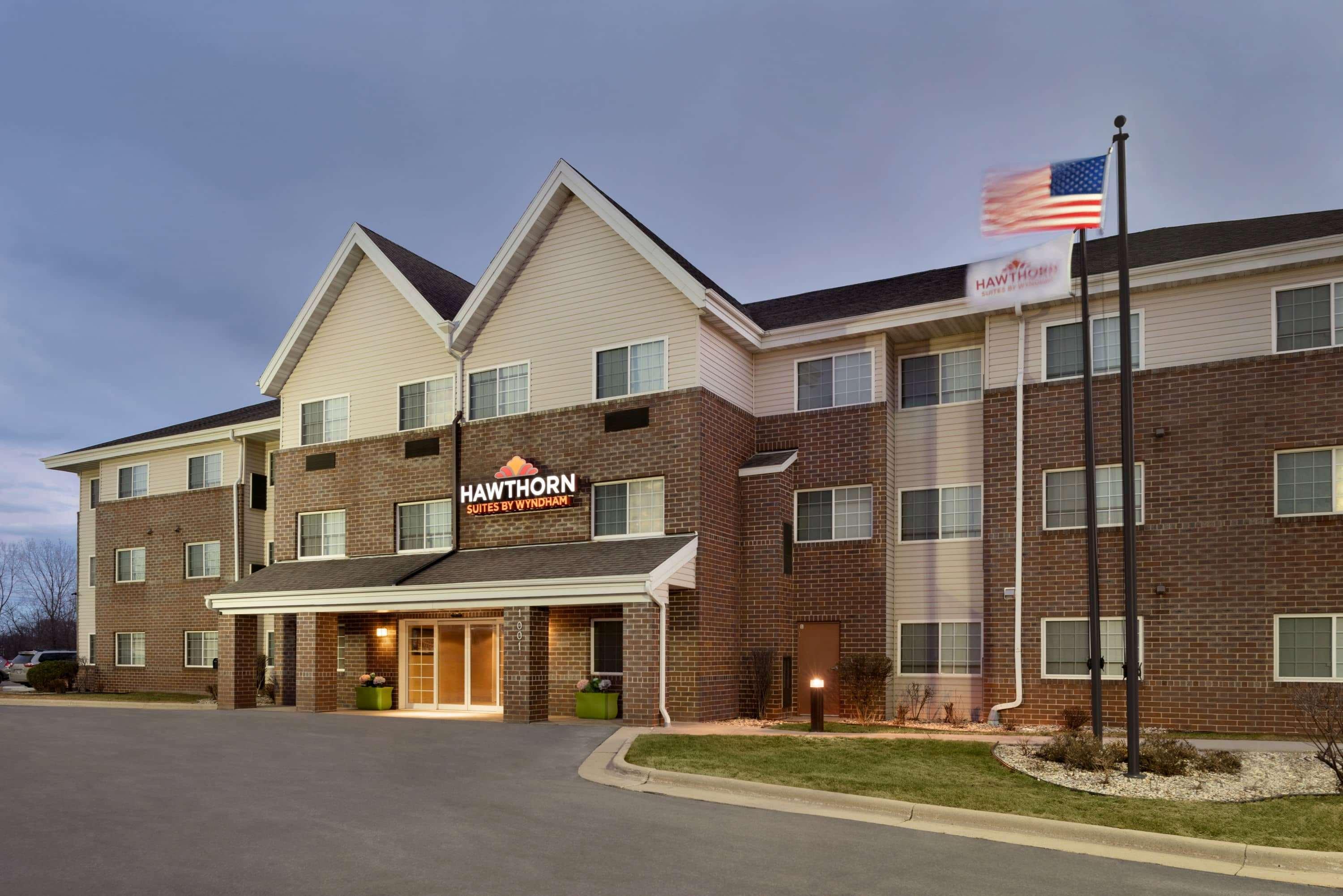 Vista Exterior Hawthorn Extended Stay by Wyndham Milwaukee Airport