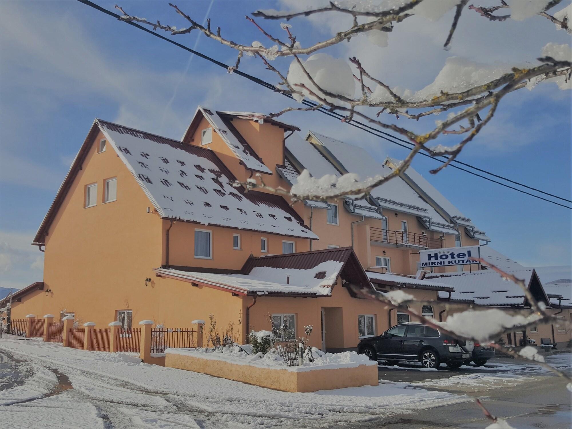 Vista Exterior Hotel Mirni Kutak