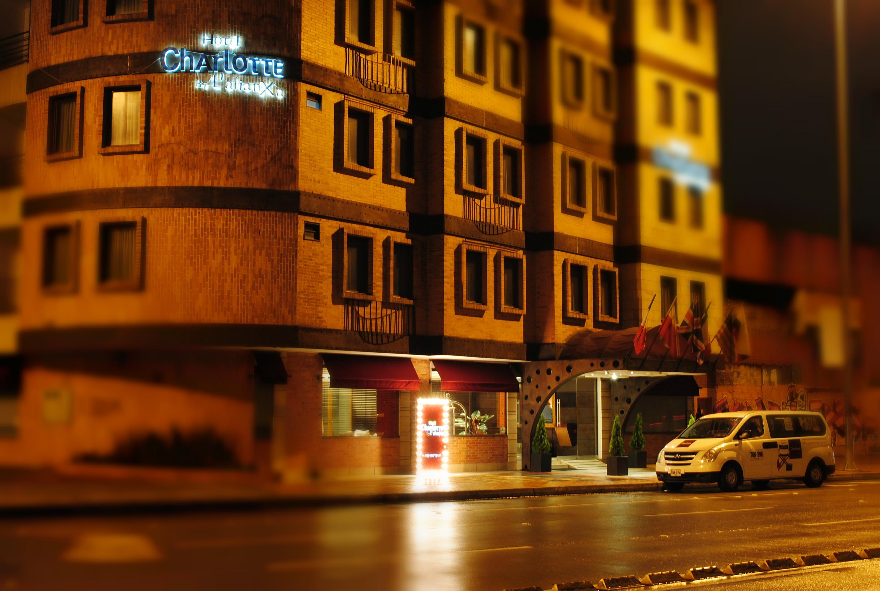 Vista Exterior Hotel Charlotte Suite 26