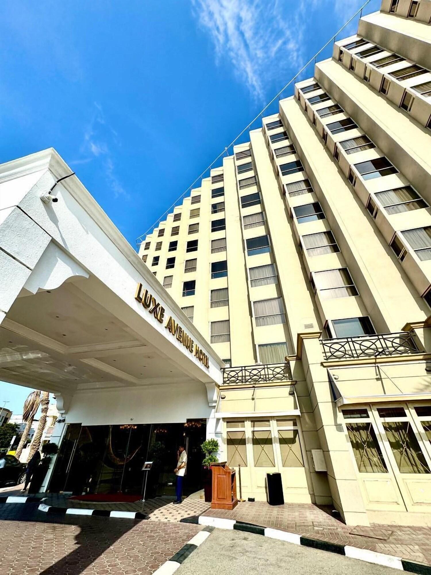 Vista Exterior Luxe Avenue Hotel