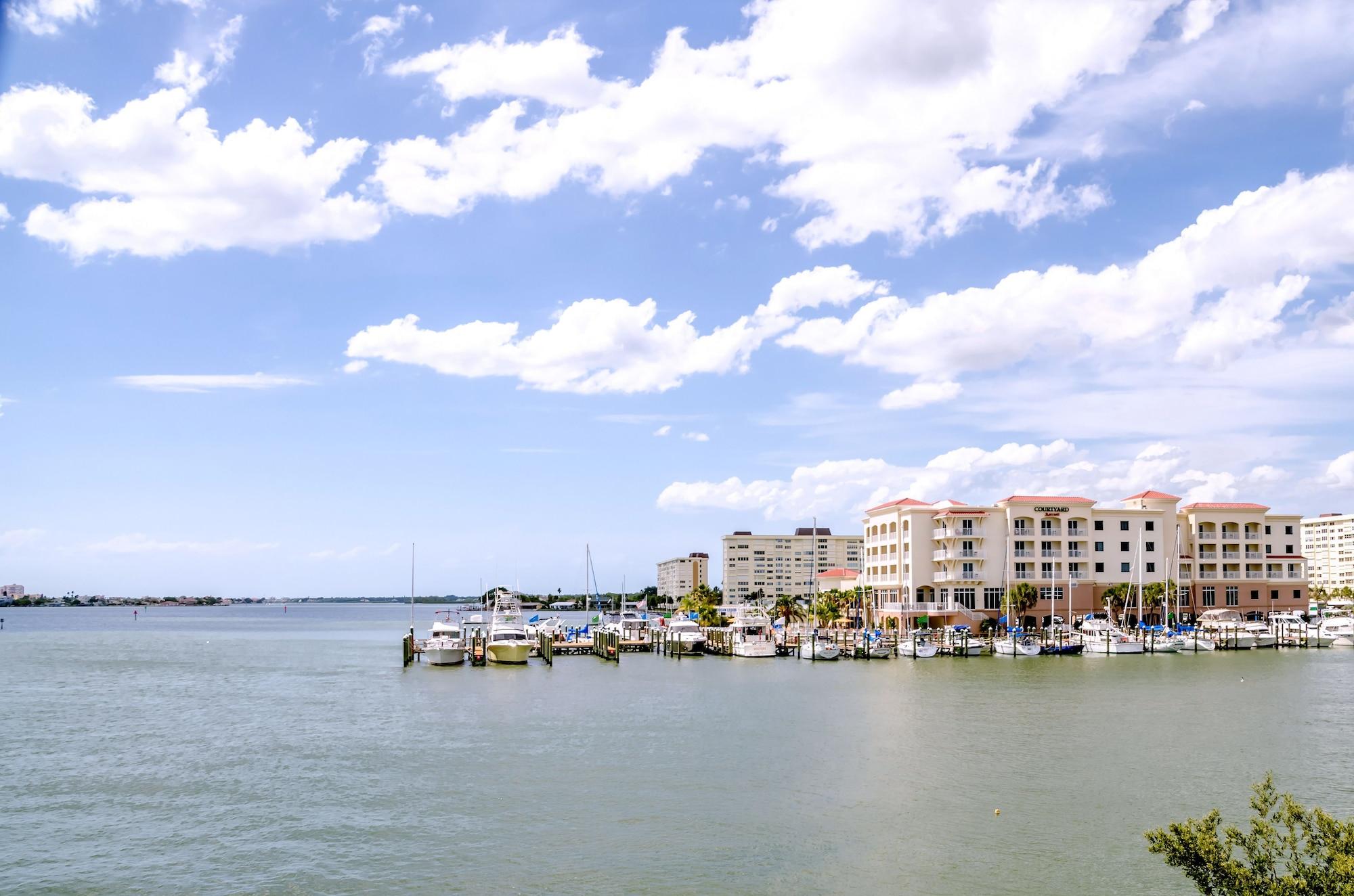 Vista Exterior Courtyard St. Petersburg Clearwater/Madeira Beach