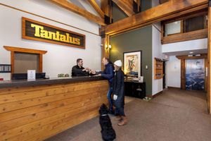 Alquiler Vacacional - 2 Bedroom suite at the Tantalus Lodge, 24HR Front Desk &  free parking for 1 car