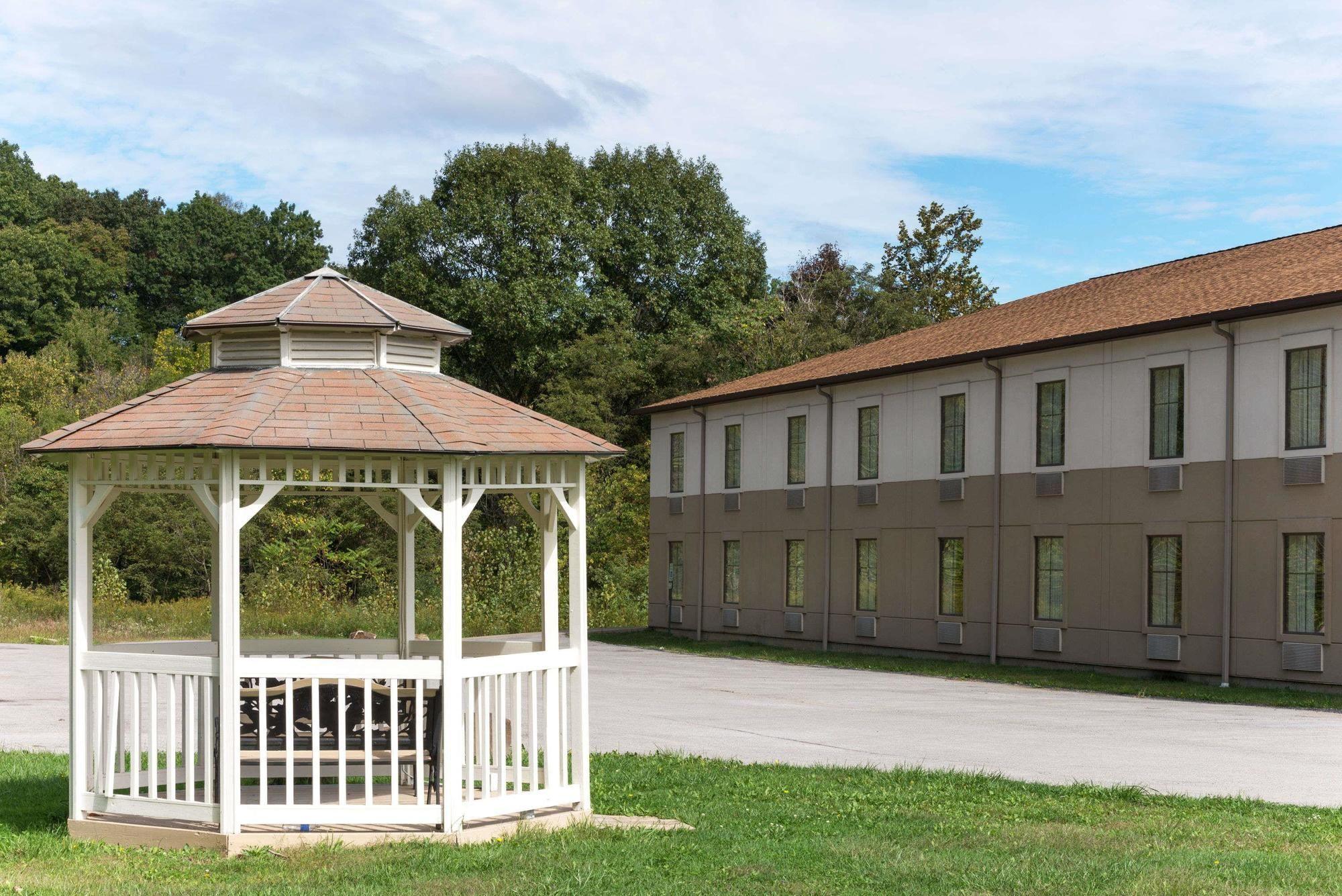 Instalaciones Recreativas Super 8 by Wyndham Beaver Falls
