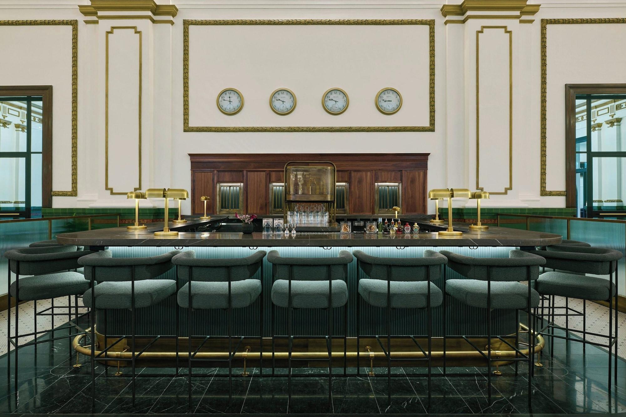 Vista Lobby Asher Adams, Autograph Collection