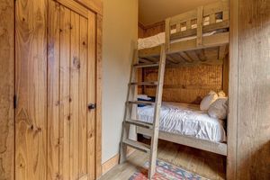 Alquiler Vacacional - Ina's Beachwood Inn in the Heart of Wicker Park by AllSet Turnover