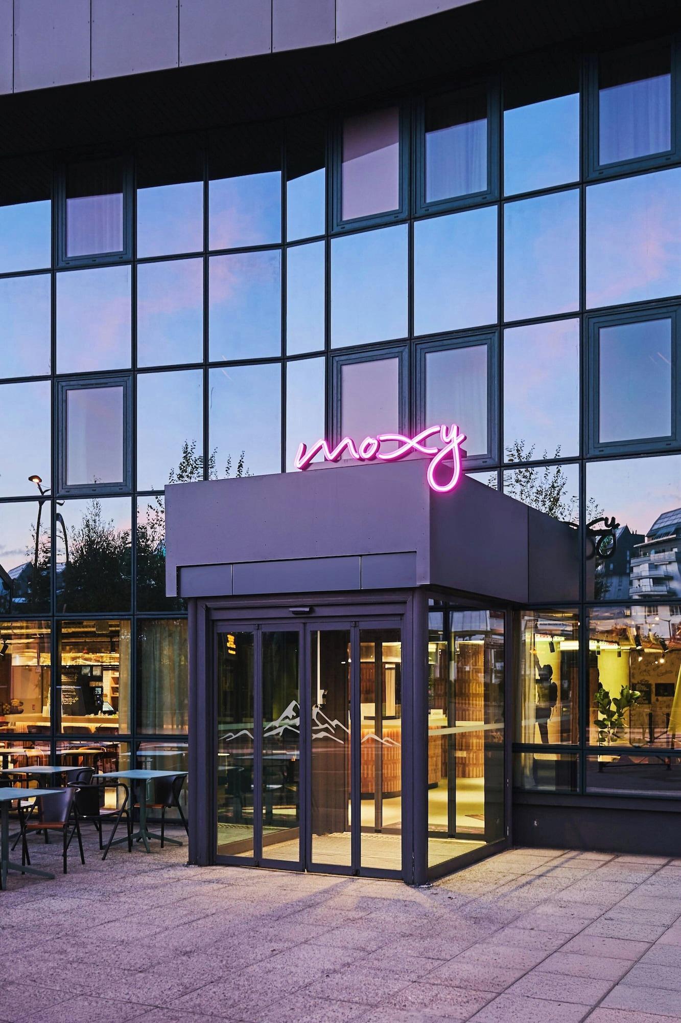 Vista Exterior Moxy Annecy