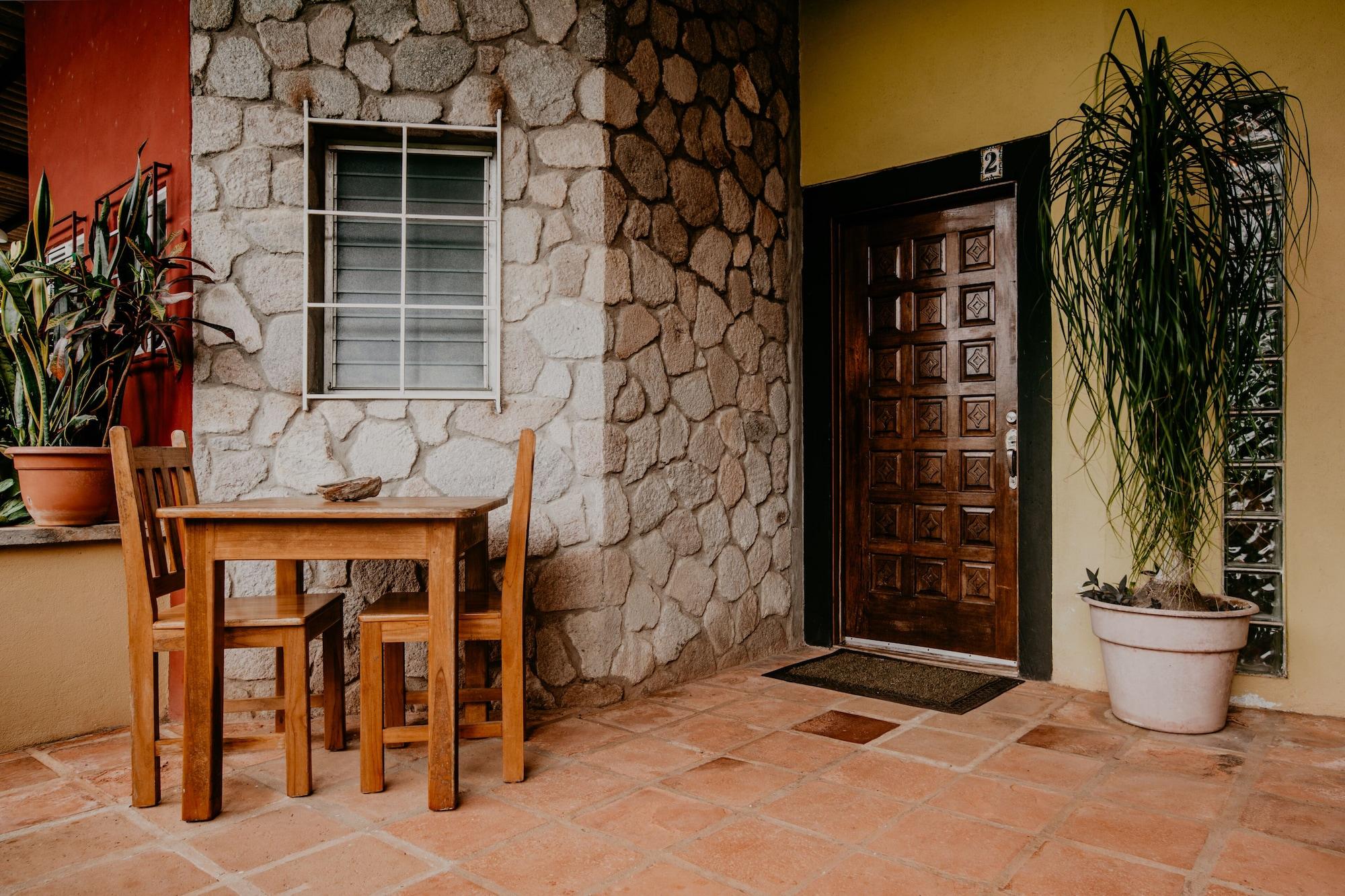 Vista Exterior The Golden Frog Inn