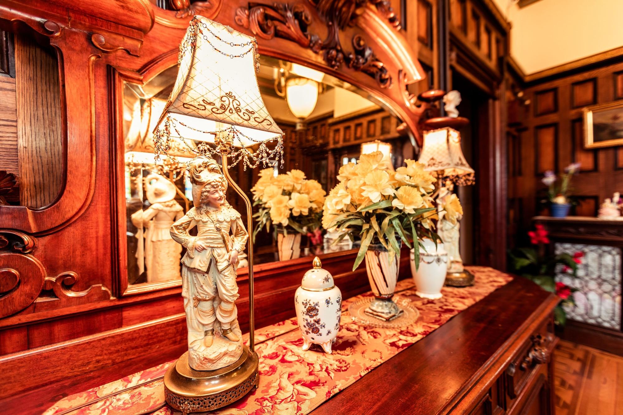 Vista Lobby Amethyst Inn at Regents Park