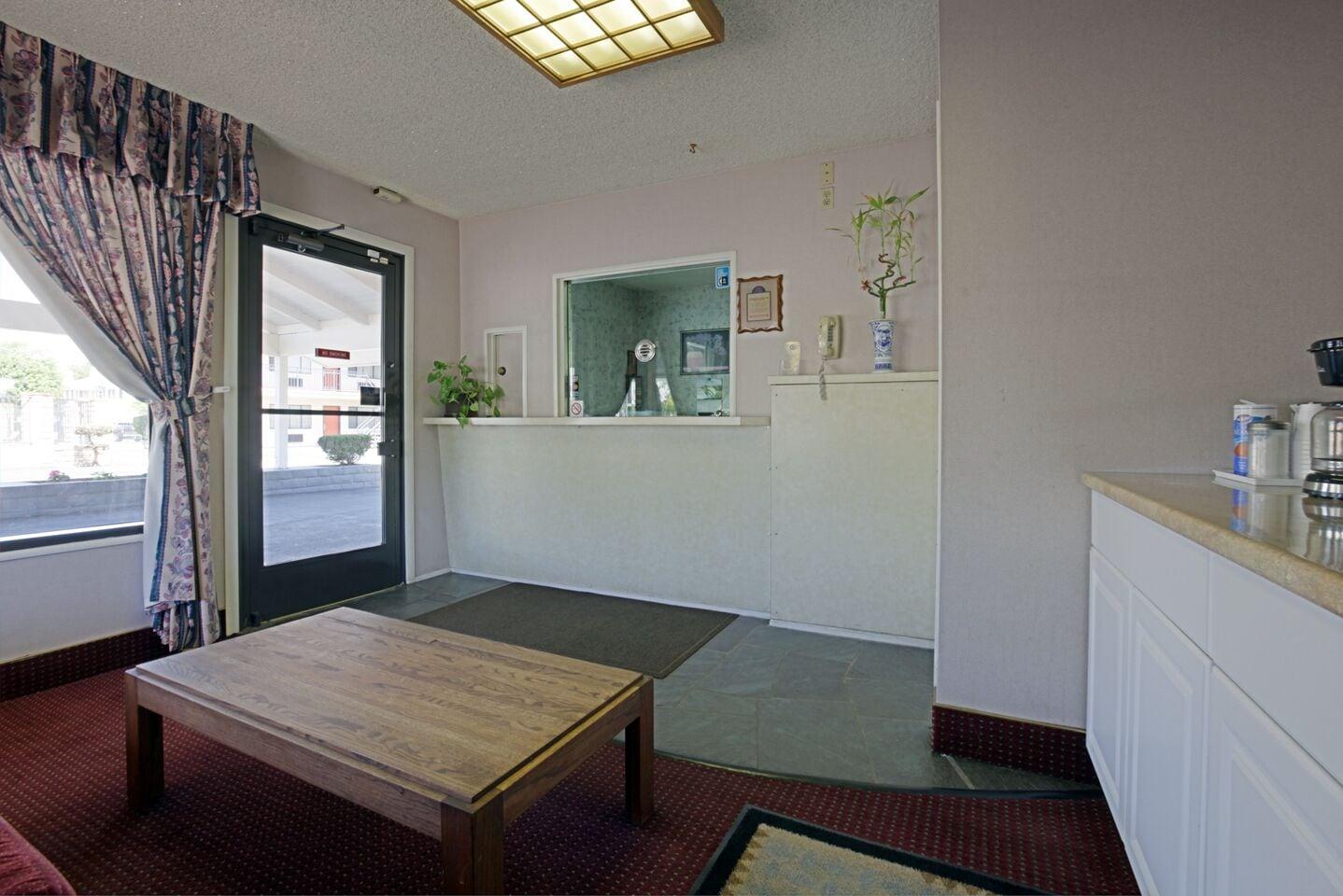 Vista Lobby Americas Best Value Inn Pico Rivera Los Angeles E