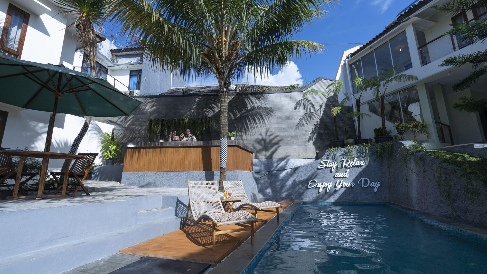 Vista Piscina Aleyra Hotel and Villa Garut