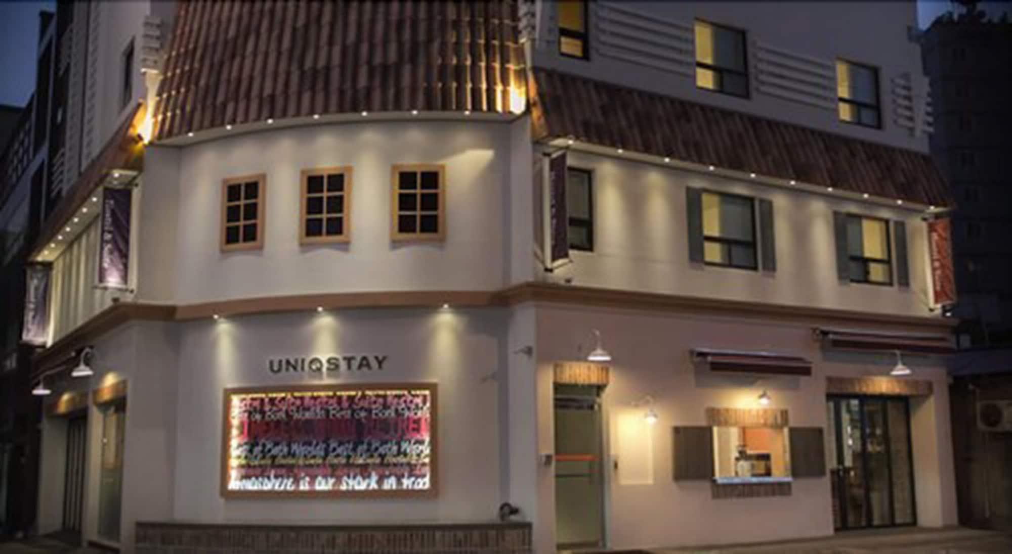 Vista Exterior Uniqstay