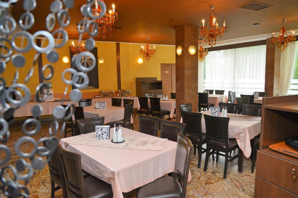 Restaurant Atrium Mountain View