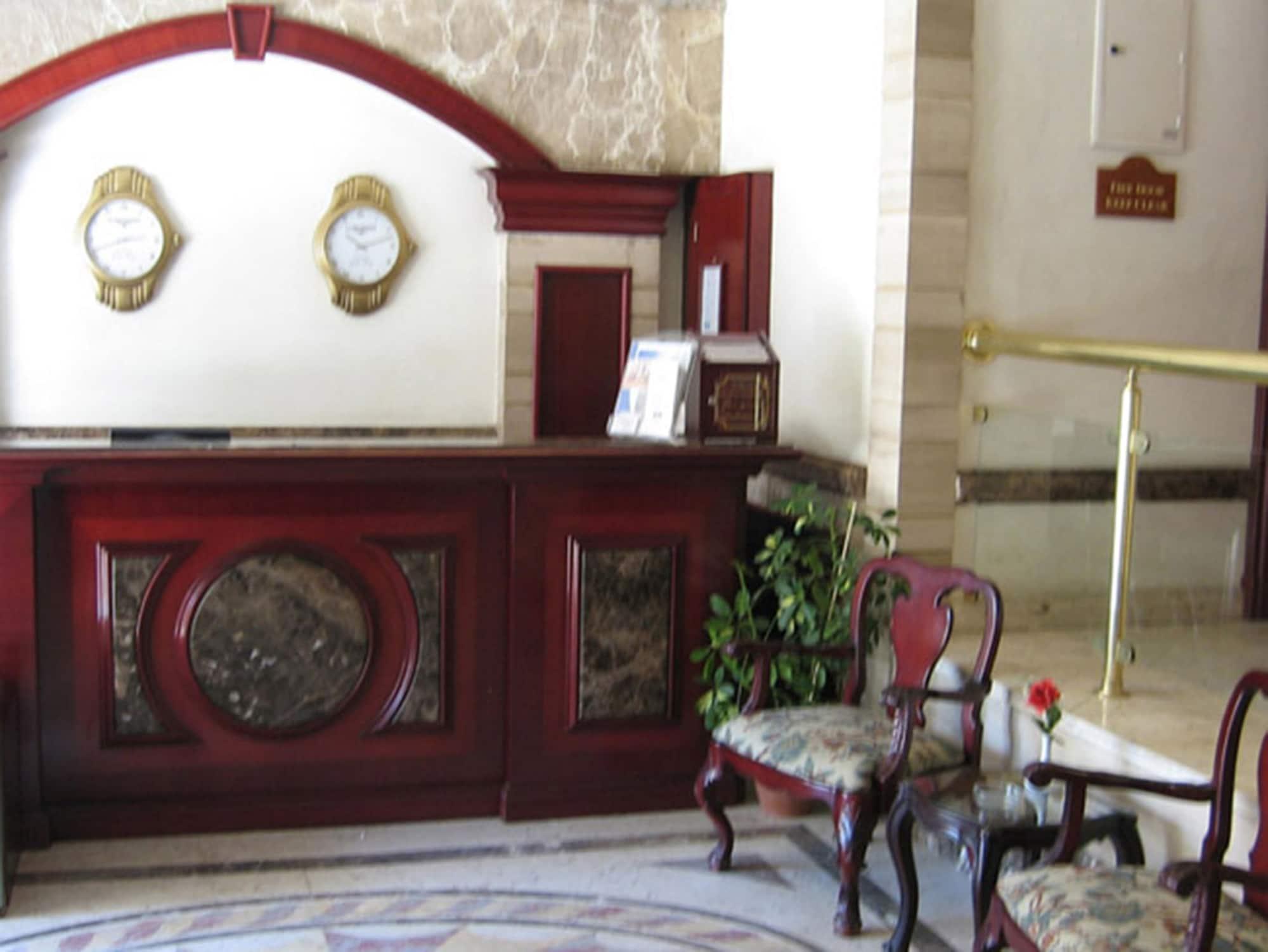 Vista Lobby Philippe Luxor Hotel