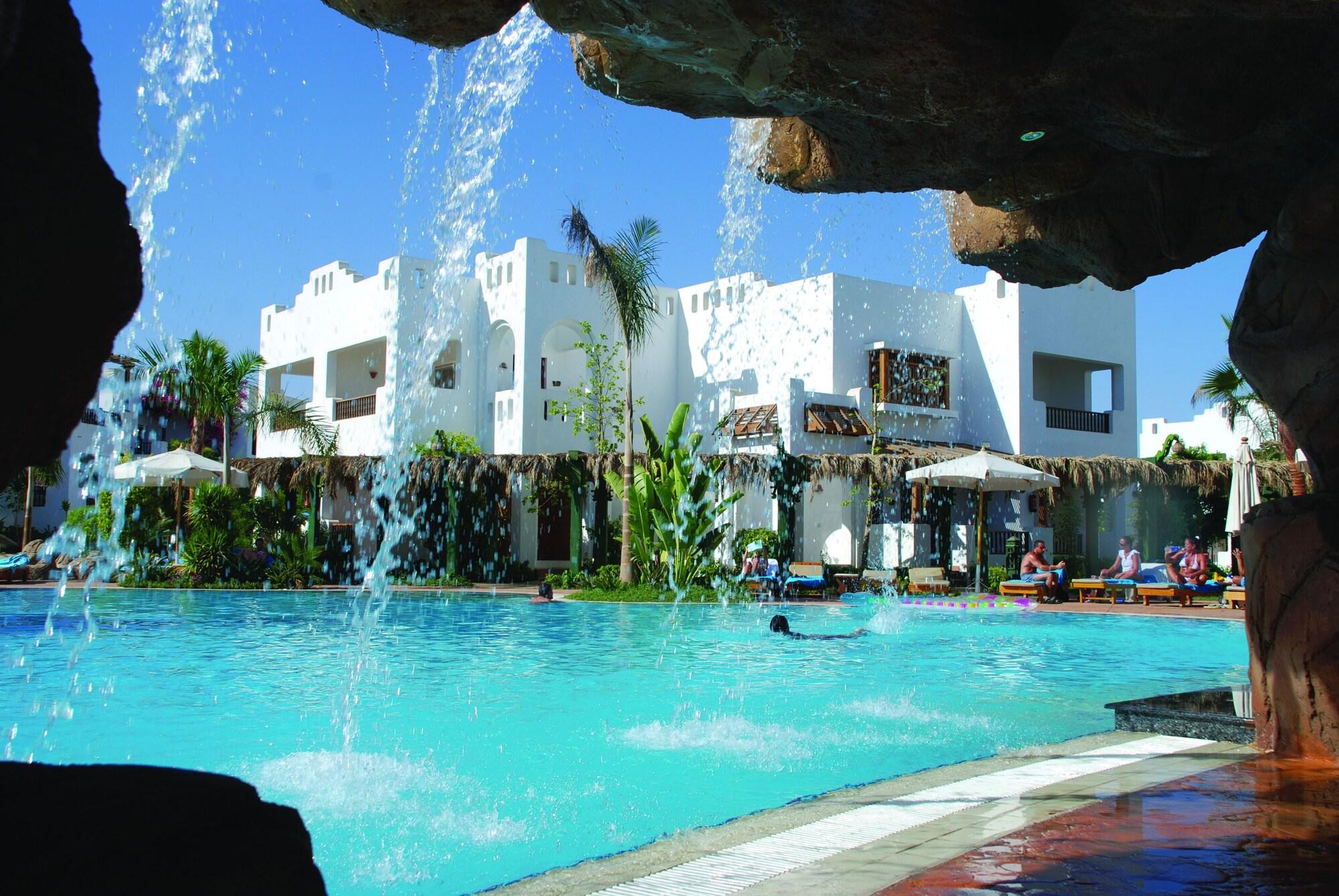 Vista Exterior Herrmes Hospitality