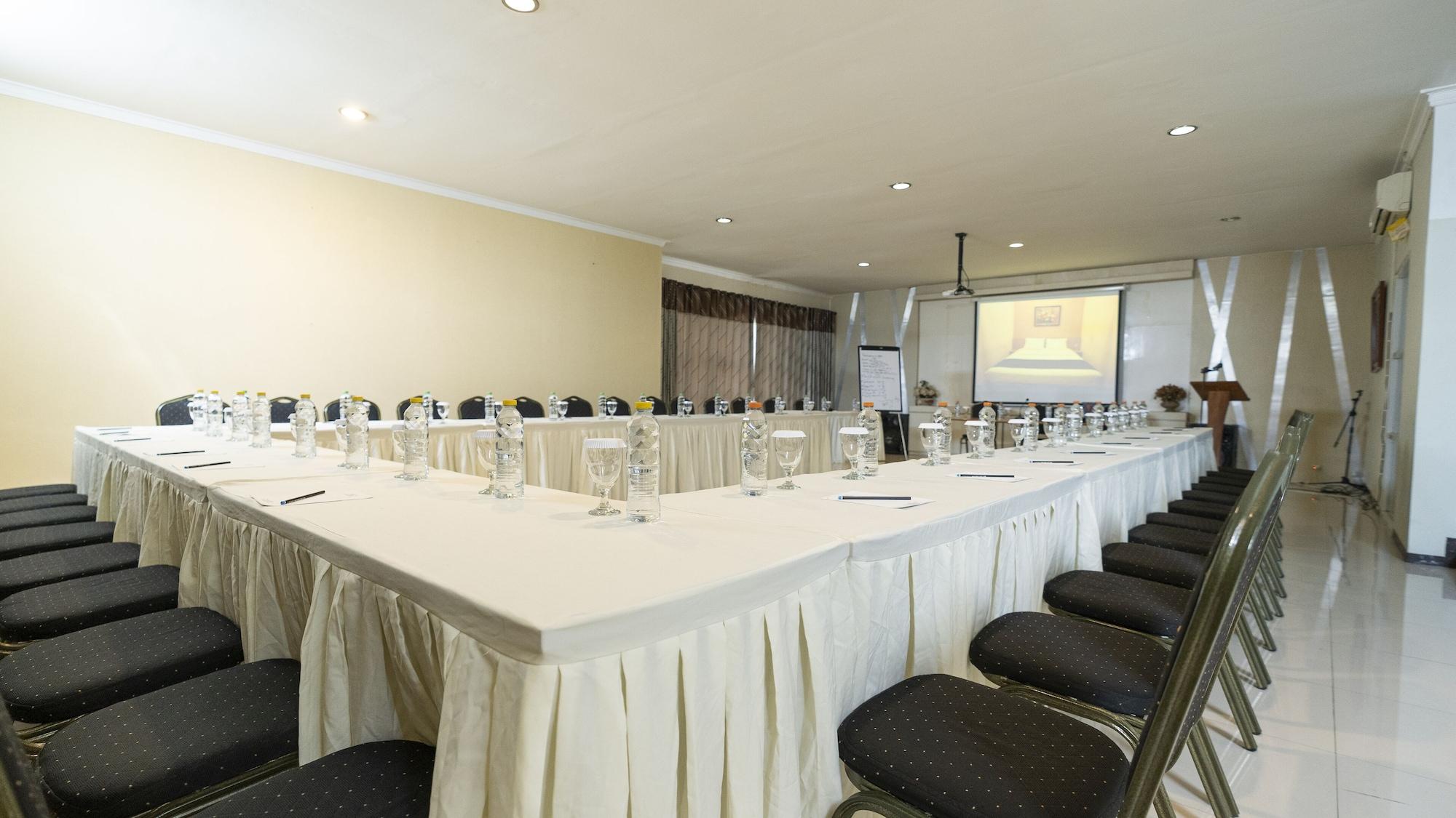 Sala de Reuniones Aleyra Hotel and Villa Garut