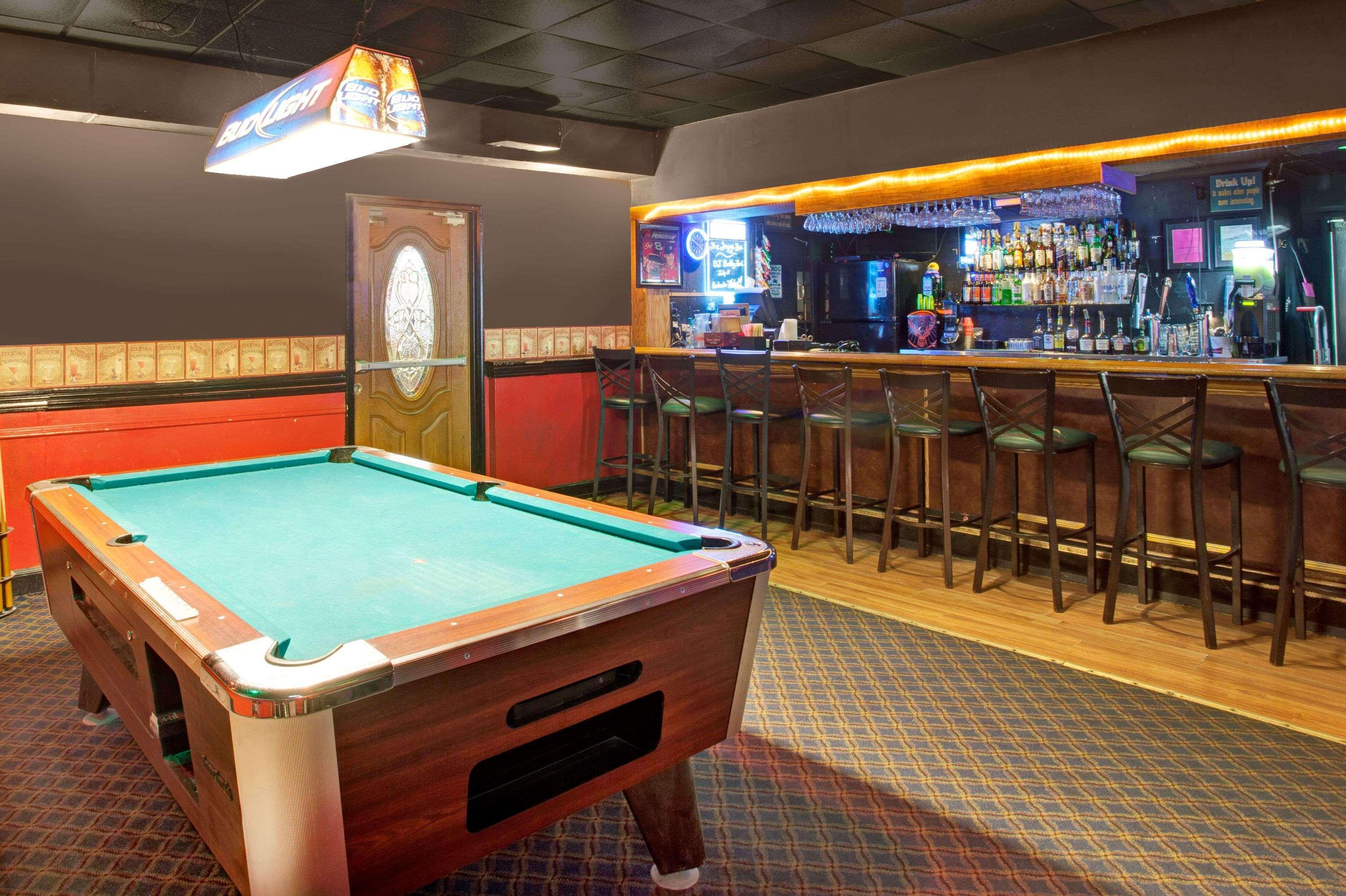 Bar/Salón Days Inn by Wyndham Forrest City