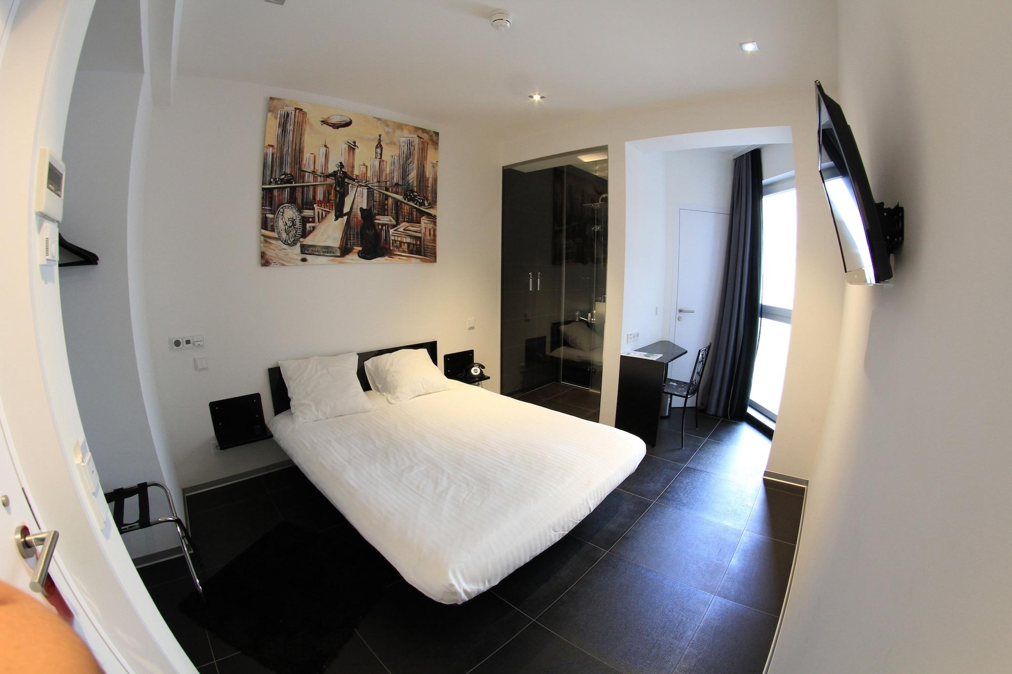 Varios Hotel Grey