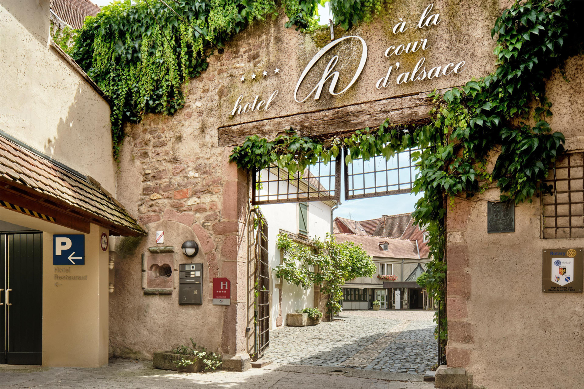Vista Exterior Hotel & Spa A la cour d'Alsace by HappyCulture