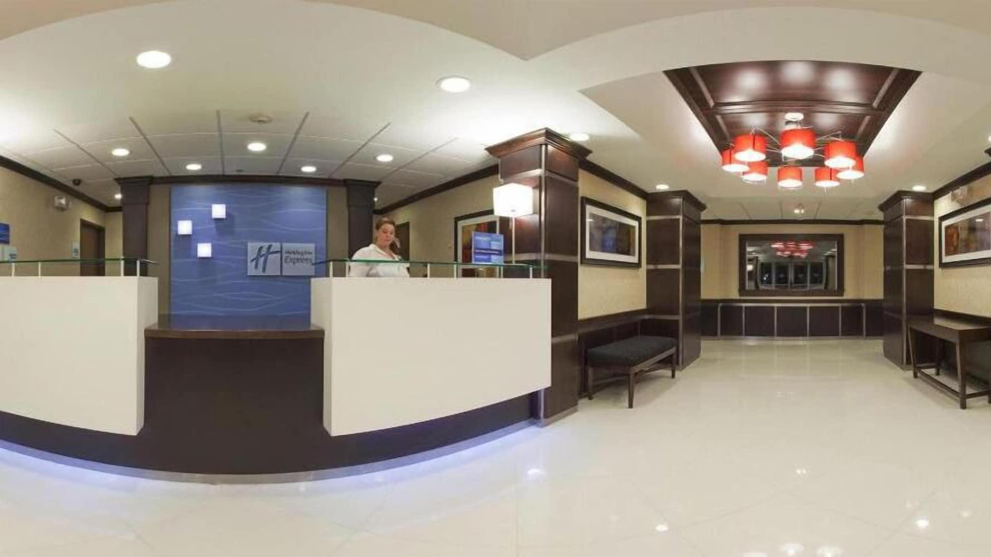 Vista Lobby Holiday Inn Express Hotel & Suites AMITE by IHG