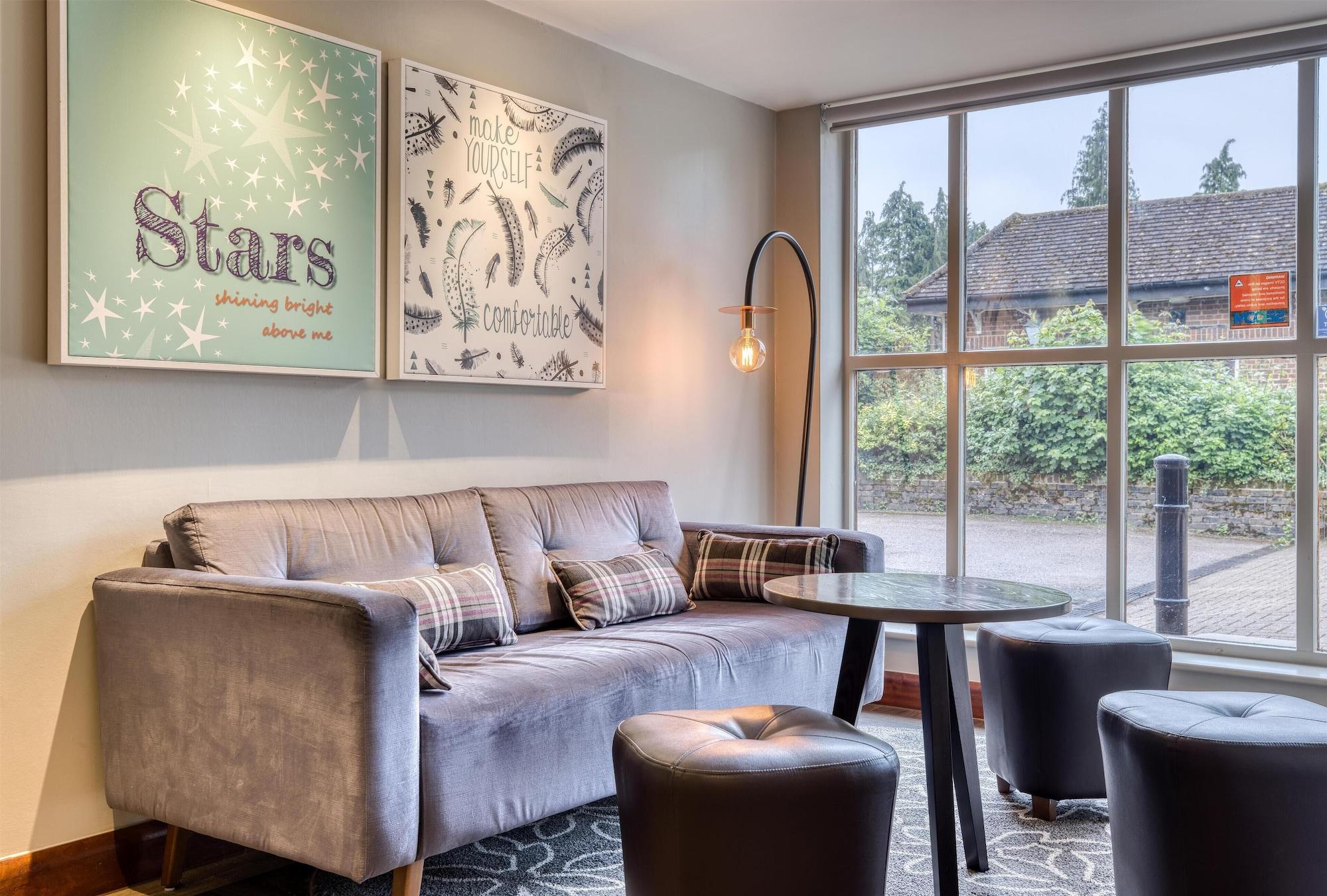 Bar/Salón Premier Inn London Gatwick South