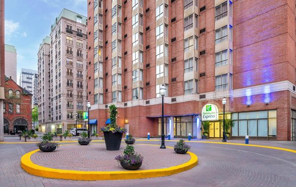 Holiday Inn Express Toronto - Downtown by IHG
