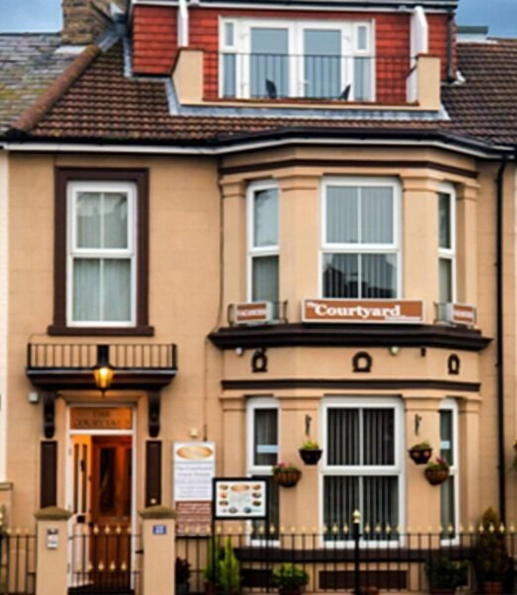 Varios The Courtyard Guest House