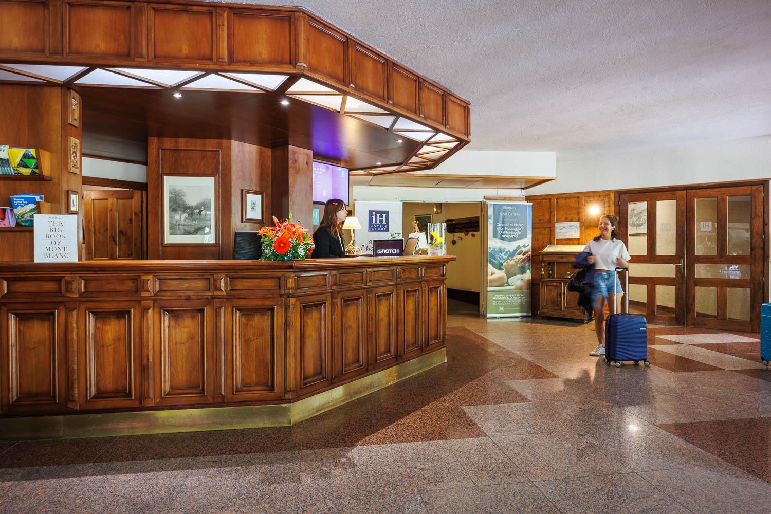 Vista Lobby iH Hotels Courmayeur Mont Blanc Resort