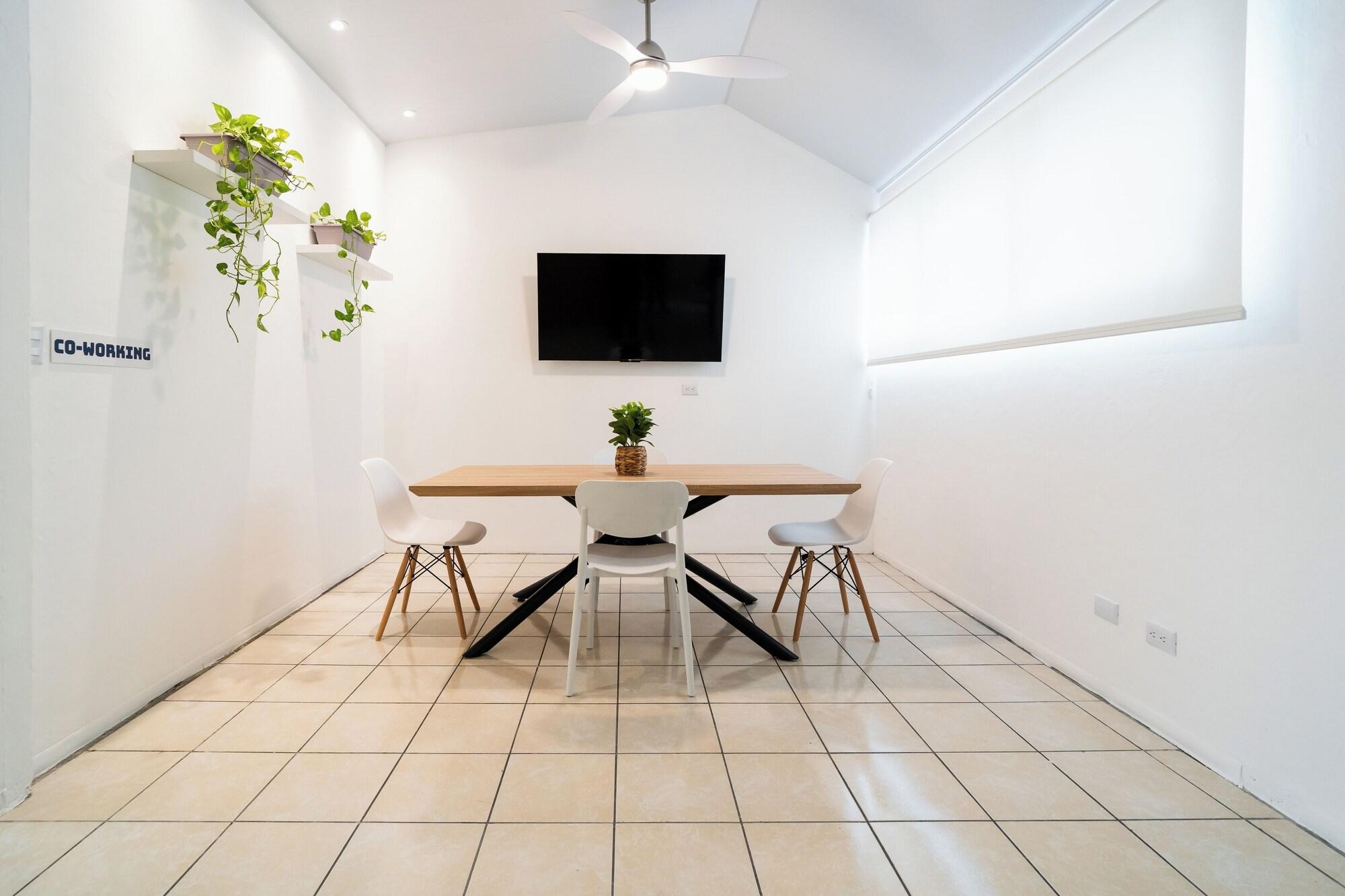 Restaurant HAPPY STAYS - SAN SALVADOR