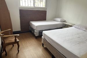 Alquiler Vacacional - Family friendly accommodation  with 12 beds, garage and garden in zona 14