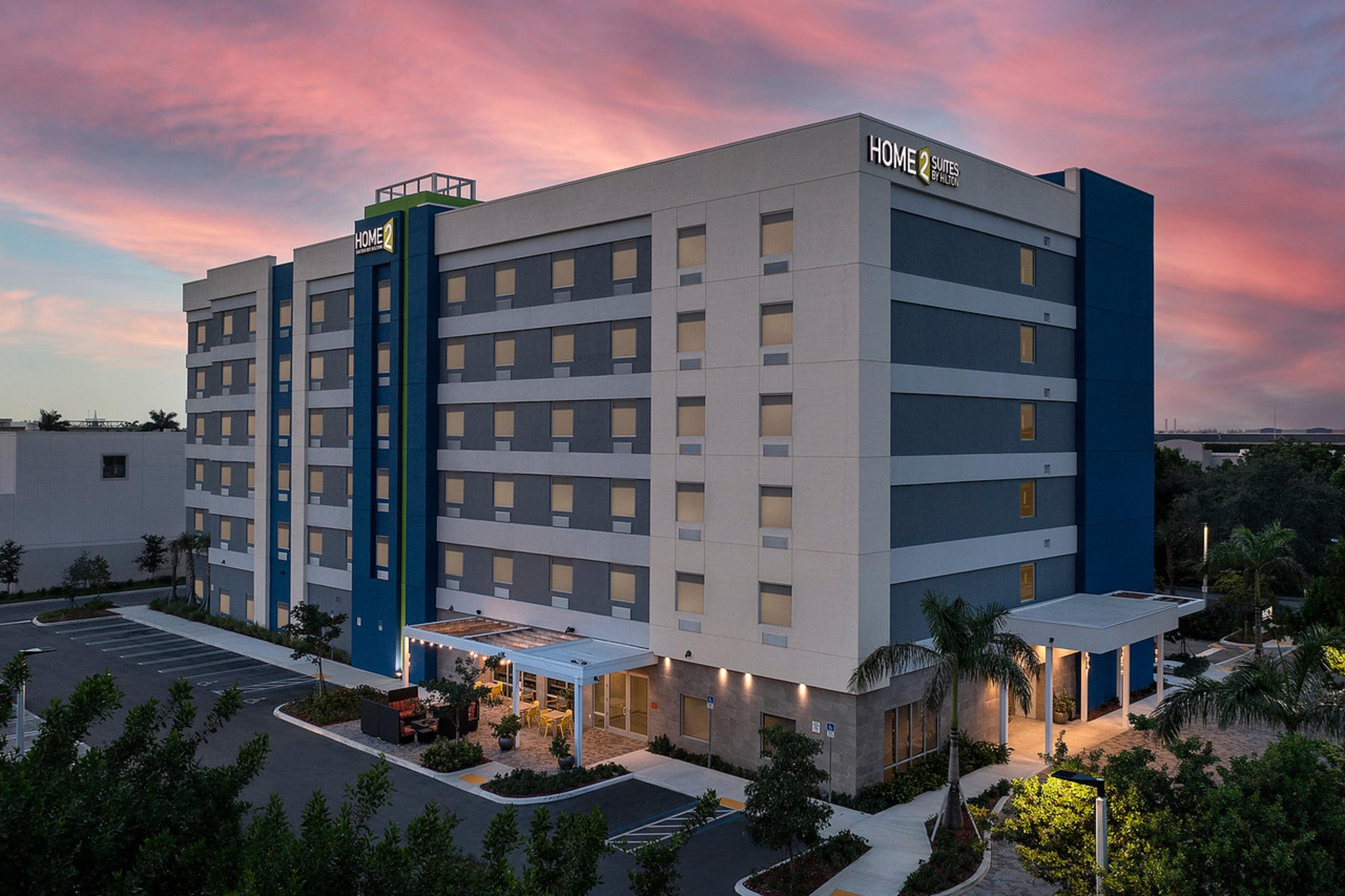 Vista Exterior Home2Suites by Hilton Miami Airport S. Blue Lagoon