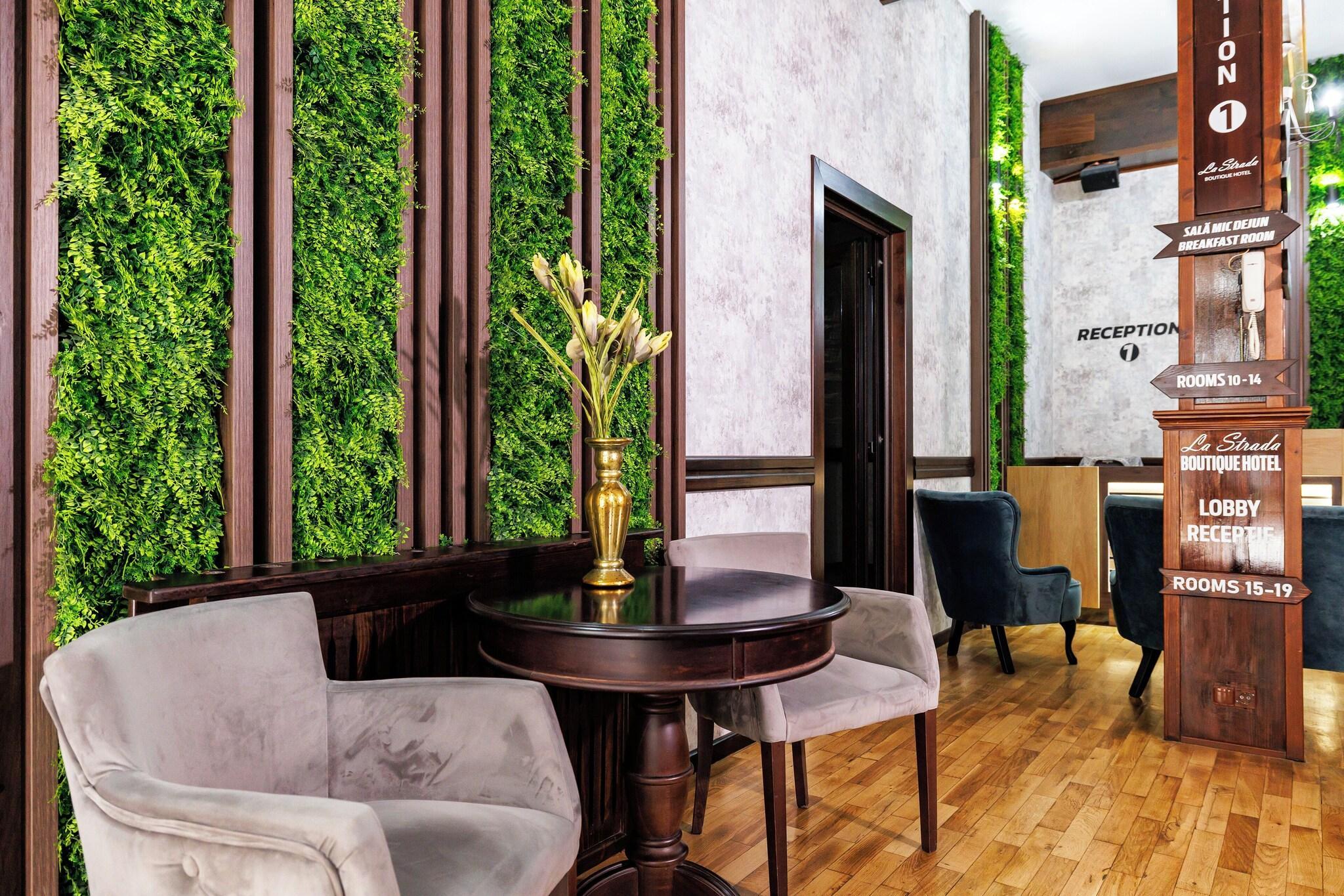 Vista Lobby La Strada Boutique Villa