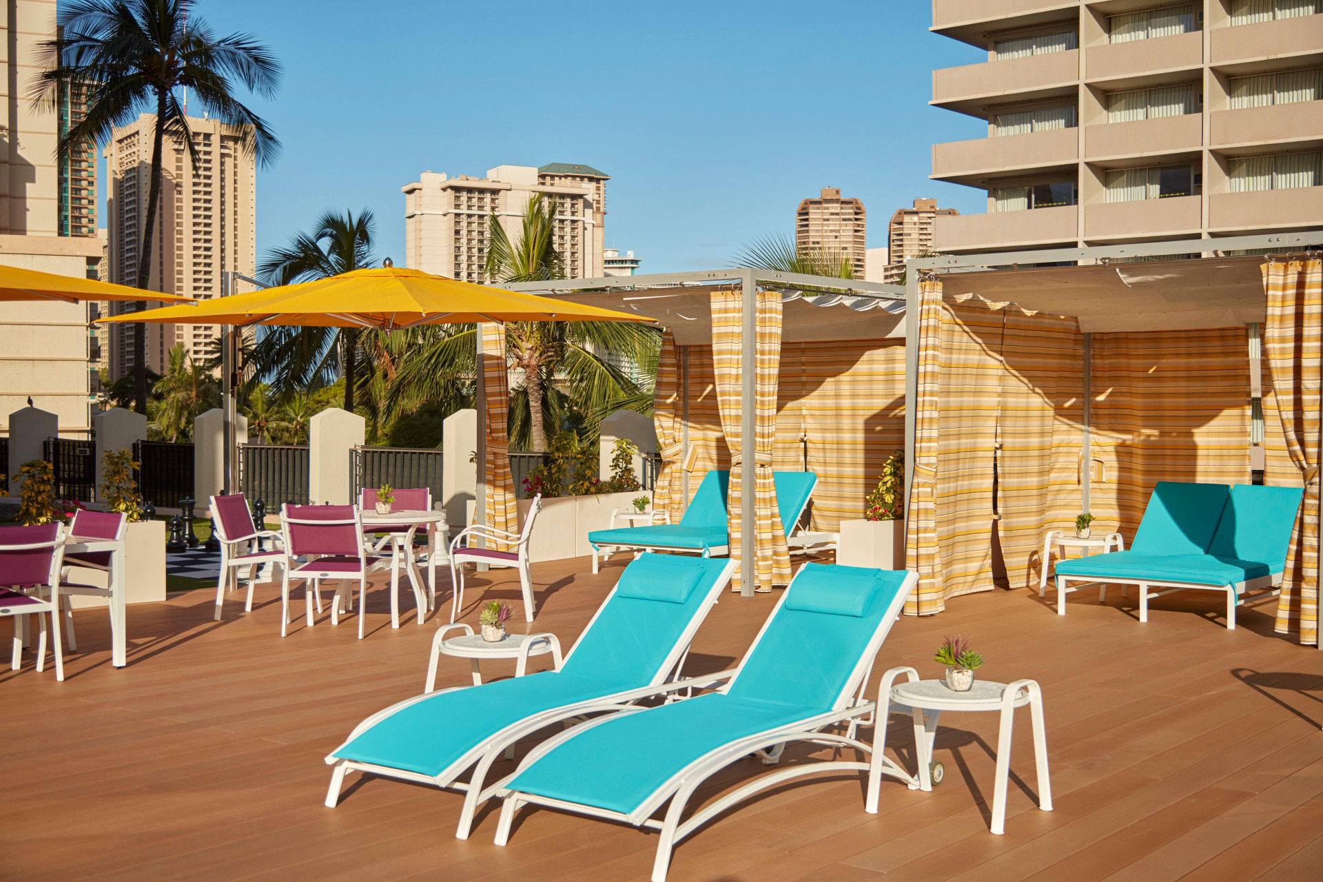 Vista Exterior Holiday Inn Express Waikiki by IHG