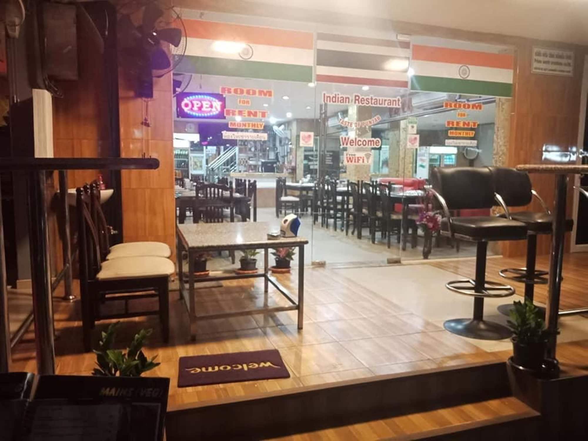 Restaurant New Pind Balluchi Inn