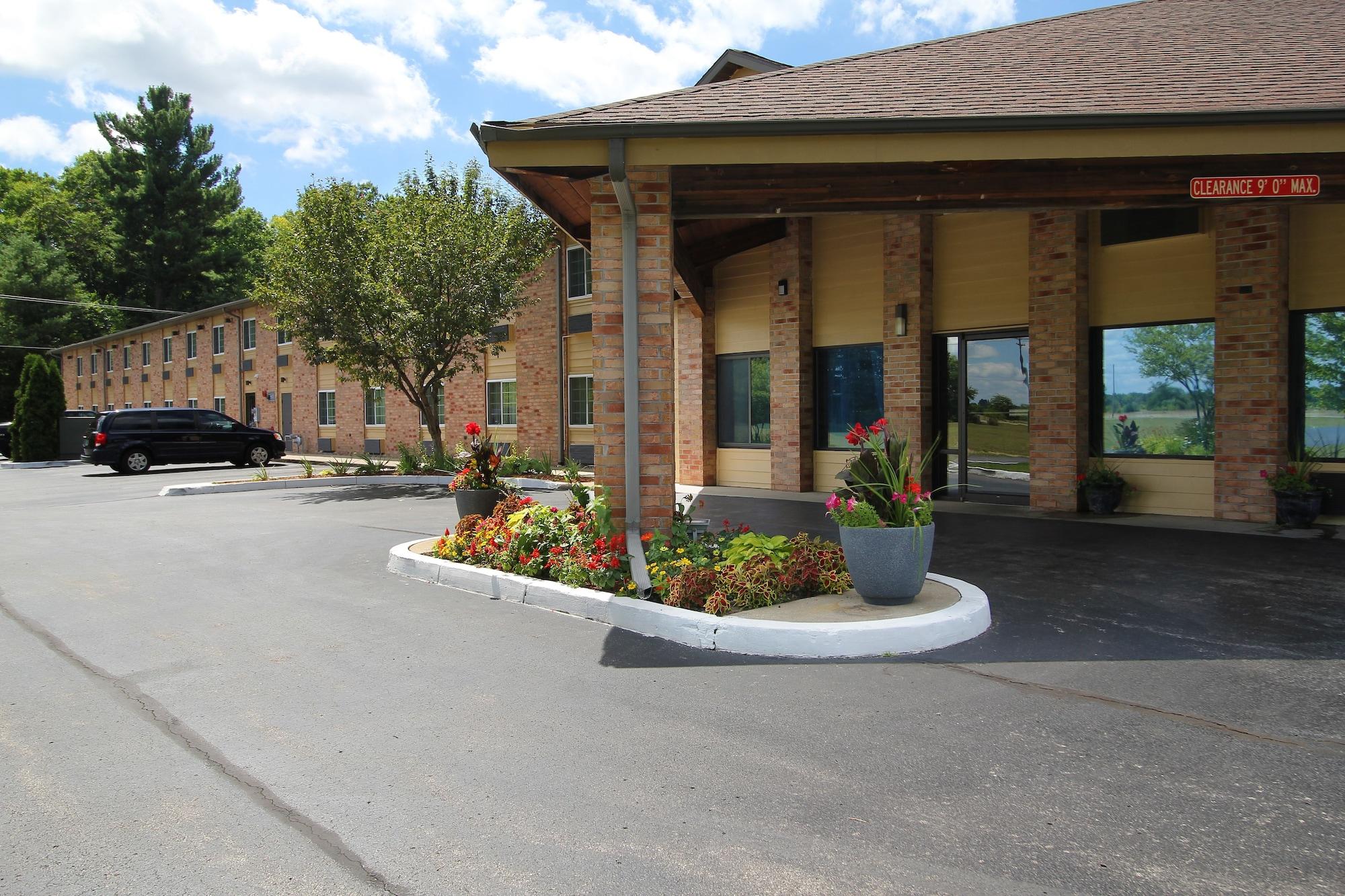 Vista Exterior Baymont by Wyndham Muskegon