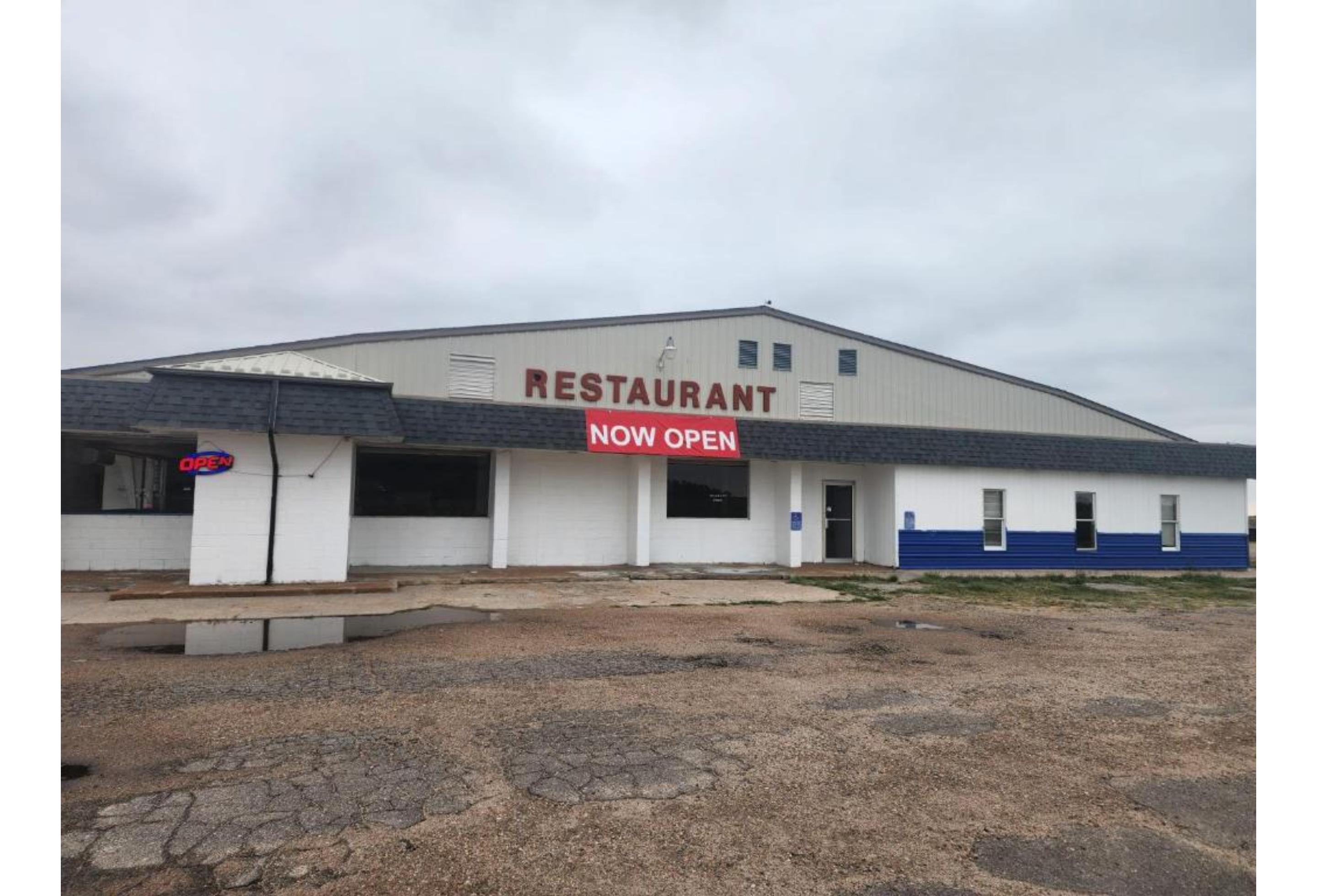 Vista Exterior First Inn By OYO Quinter Hwy 70