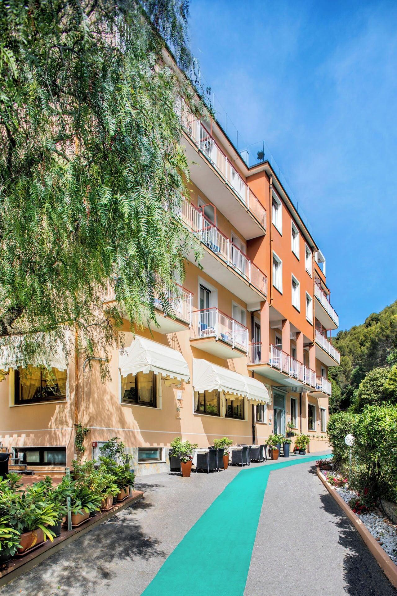 Vista Exterior Hotel Mediterraneo