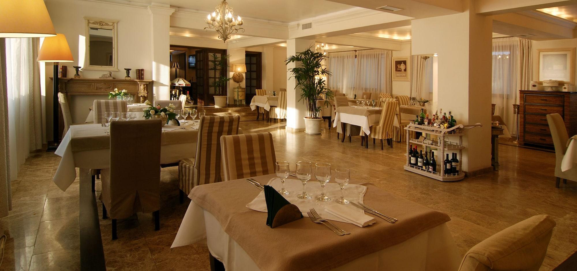 Restaurant Domenii Plaza by Residence Hotels