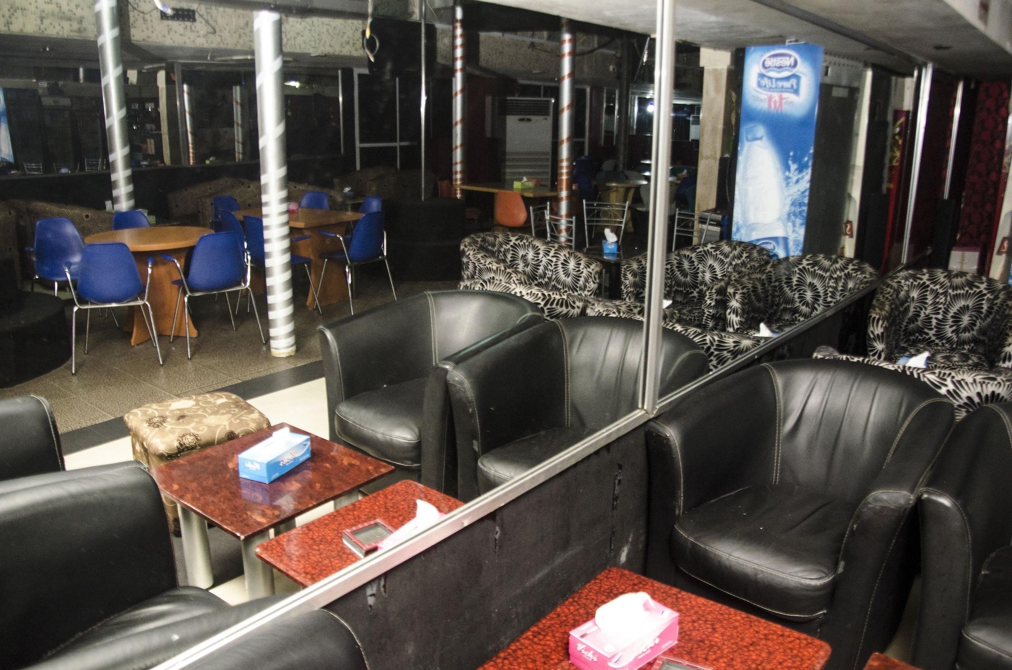 Bar/Salón Fountain Suites