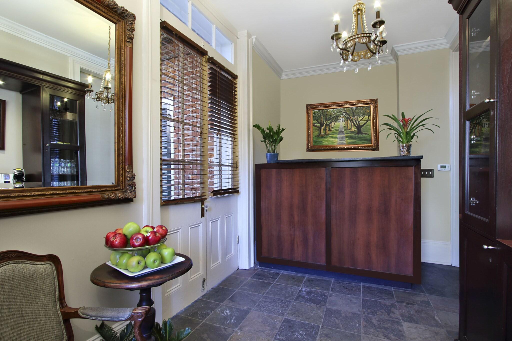 Bar/Salón Inn on St. Peter