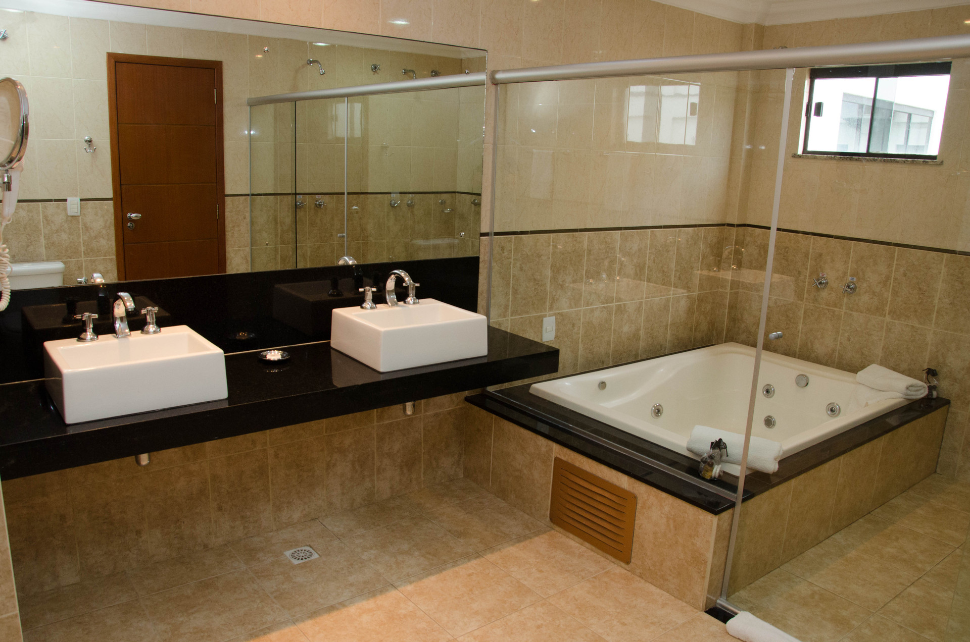 Baño Atrium Confort Hotel