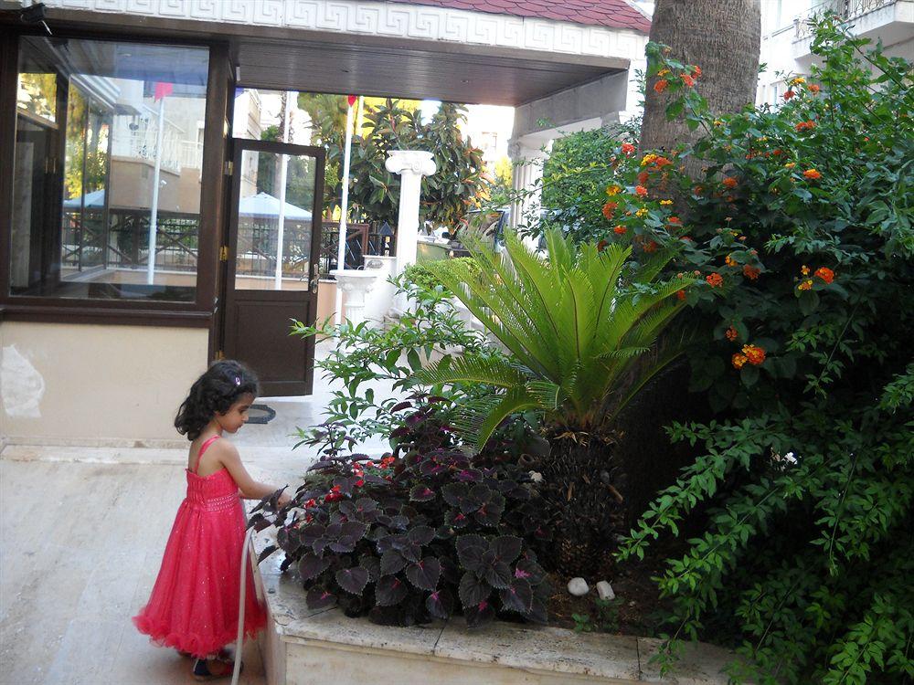 Vista Exterior Triana Hotel
